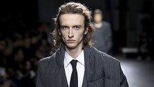&bdquo;Dries Van Noten&ldquo; 2019&ndash;2020 m. rudens ir žiemos kolekcijos modelis