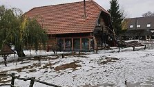 Kretingos rajone Akmenos upė užtvindė poilsio kompleksą &bdquo;Vienkiemis&ldquo;