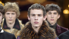 &bdquo;Dries Van Noten&ldquo; 2016 m. rudens-žiemos kolekcijos modelis