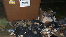 Atliekų konteineris prie Dvarčėnų kapinių