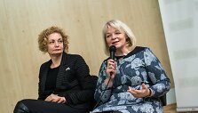 Prof. Virginija Jurėnienė (de&scaron;inėje)