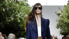&bdquo;Michael Kors&ldquo; 2020 m. pavasario ir vasaros kolekcijos modelis
