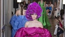 &bdquo;Valentino&ldquo; kolekcijos modelis