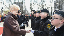 D.Grybauskaitė  sveikina Generolo Povilo Plechavičiaus mokyklos kadetus ir priima jų priesaikas