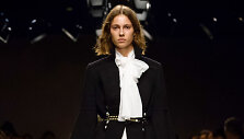 &bdquo;Burberry&ldquo; 2016 m. rugsėjo kolekcijos modelis
