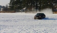 Už&scaron;alęs Salotės ežeras, žmones gąsdina automobilis BMW