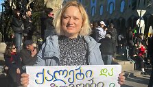 Žurnalistė, moterų teisių aktyvistė R.Jegorova-Askerova proteste Tbilisyje