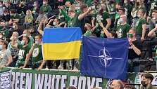 &bdquo;Žalgirio&ldquo; sirgaliai laiko NATO vėliavą