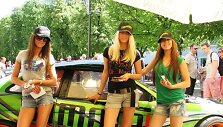 Kartingai ne vienintelė Kristinos Barauskaitės (viduryje) aistra &ndash; ji aistringa &scaron;oninio slydimo fanė