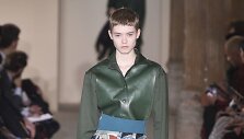 &bdquo;Salvatore Ferragamo&ldquo; 2019&ndash;2020 m. rudens ir žiemos kolekcijos modelis