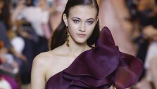 &bdquo;Elie Saab&ldquo; kolekcijos modelis