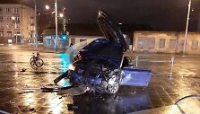 Vilniuje girtas vairuotojas su &bdquo;Audi&ldquo; rėžėsi į reklaminį stendą