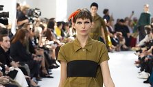 &bdquo;Dries Van Noten&ldquo; 2019 m. pavasario ir vasaros kolekcijos modelis