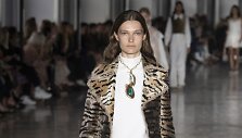 &bdquo;Giambattista Valli&ldquo; 2019 m. pavasario ir vasaros kolekcijos modelis