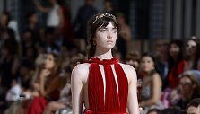 &bdquo;Valentino&ldquo; auk&scaron;tosios mados 2015 m. kolekcijos modelis