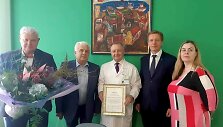 Vinsui Janu&scaron;oniui už darbą padėkojo buvę Klaipėdos merai Vytautas Grubliauskas, Rimantas Tara&scaron;kevičius ir dabartinis miesto vadovas Arvydas Vaitkus