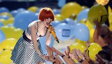 Hayley Williams i&scaron; grupės &bdquo;Paramore&ldquo;