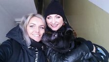 Inga Norkutė (de&scaron;inėje) su augintiniu Naitu