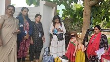 Indijos policija aptiko urve gyvenančią rusę su dviem dukromis