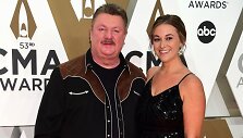 Joe Diffie ir Theresa Crump