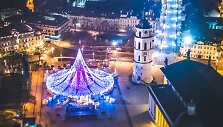 Vilniaus Kalėdų eglė i&scaron; pauk&scaron;čio skrydžio