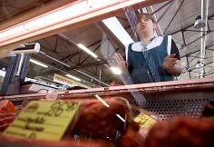 Tarptautinę darbo dieną, Halės turguje prekybininkai ir toliau prekiavo be kasos aparatų.