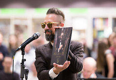 Lino Adomaičio vinilinės plokštelės pristatymo akimirka