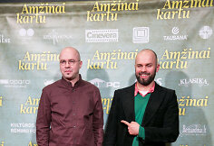 Lietuvi&scaron;kos dramos &bdquo;Amžinai kartu&ldquo; premjeros akimirka
