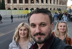 Eimutis Kvo&scaron;čiauskas su seserimis