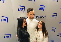 Ruslanas Kirilkinas su seserimis Viktorija ir Oksana