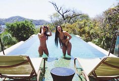 Kourtney Kardashian ir Kim Kardashian Kosta Rikoje