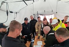 Ekspertai ie&scaron;ko būdų, kaip užgesinti gaisrą dujų pilstymo stotyje