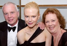 Nicole Kidman su tėvais Antony ir Janelle (2003 m.)