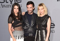 Selena Gomez ir Michelle Williams su dizaineriu Nicolas Ghesquiere'u