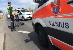 Vilniuje &bdquo;&Scaron;koda&ldquo; partrenkė dviratininką