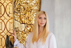 Agnės Deveikytės chalatų kolekcijos modelis