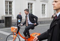 Danijos princas Frederikas važinėjosi dviračiu Vilniuje