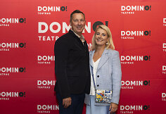 Komedijos &bdquo;Prie dangaus vartų&ldquo; sugrįžimo į teatrą vakaro akimirka