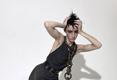 &bdquo;Vivienne Westwood&ldquo; 2021 m. pavasario ir vasaros kolekcijos modelis