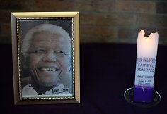 Pietų Afrikos Respublika gedi mirusio savo lyderio Nelsono Mandelos