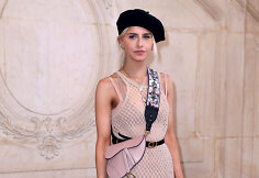 Modelis Caroline Daur