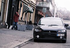 „Mitsubishi Lancer Evo X“ prie ralio štabo
