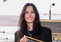 Courteney Cox įteikta žvaigždė Holivudo &scaron;lovės alėjoje