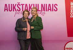 Premjera &bdquo;Auk&scaron;takulniais per santuoką&ldquo;