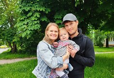 Aleksandra Metalnikova su broliu Aleksejumi ir jo dukrele