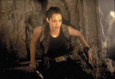 Angelina Jolie filme &bdquo;Kapų plė&scaron;ikė Lara Kroft&ldquo; (2001 m.)