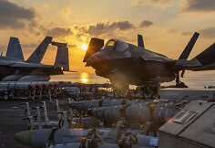 JAV lėktuvnešis „USS Abraham Lincoln“