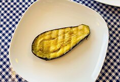 &bdquo;Karantino kuchnia&ldquo;: keptas baklažanas su far&scaron;u