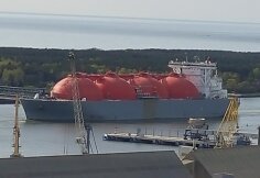 Greta laivo &bdquo;Independence&ldquo; prisi&scaron;vartavo dujovežis &bdquo;Arctic Voyager&ldquo;