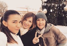 Urtė &Scaron;ilagalytė su seserimi Andre ir mama Jolanta